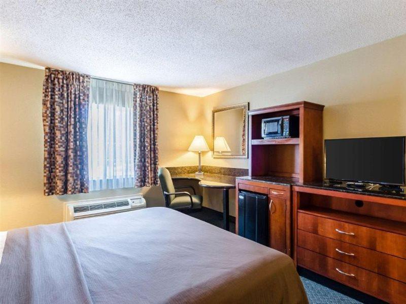 Quality Inn Chicopee-Springfield Exterior foto