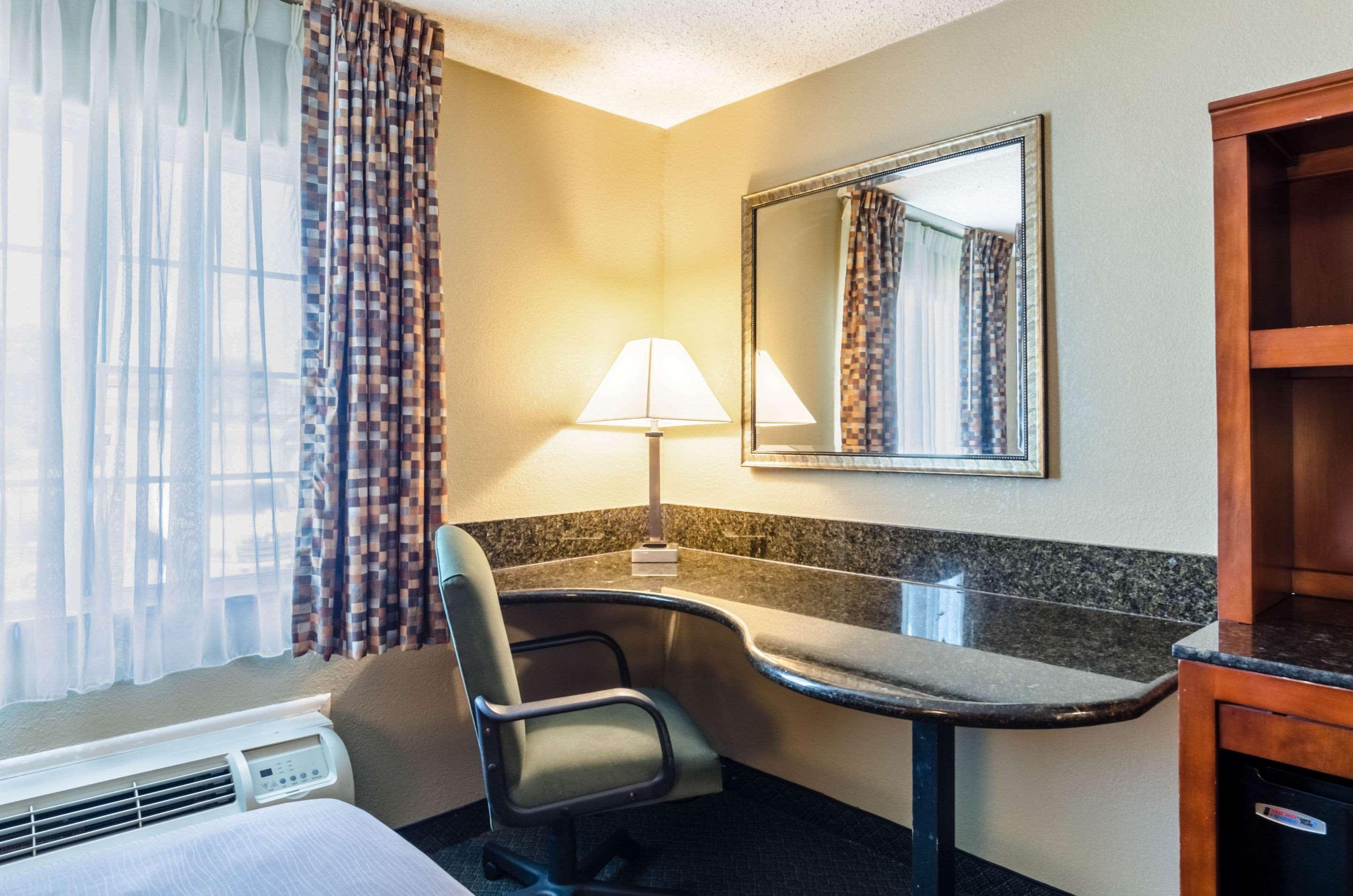 Quality Inn Chicopee-Springfield Exterior foto