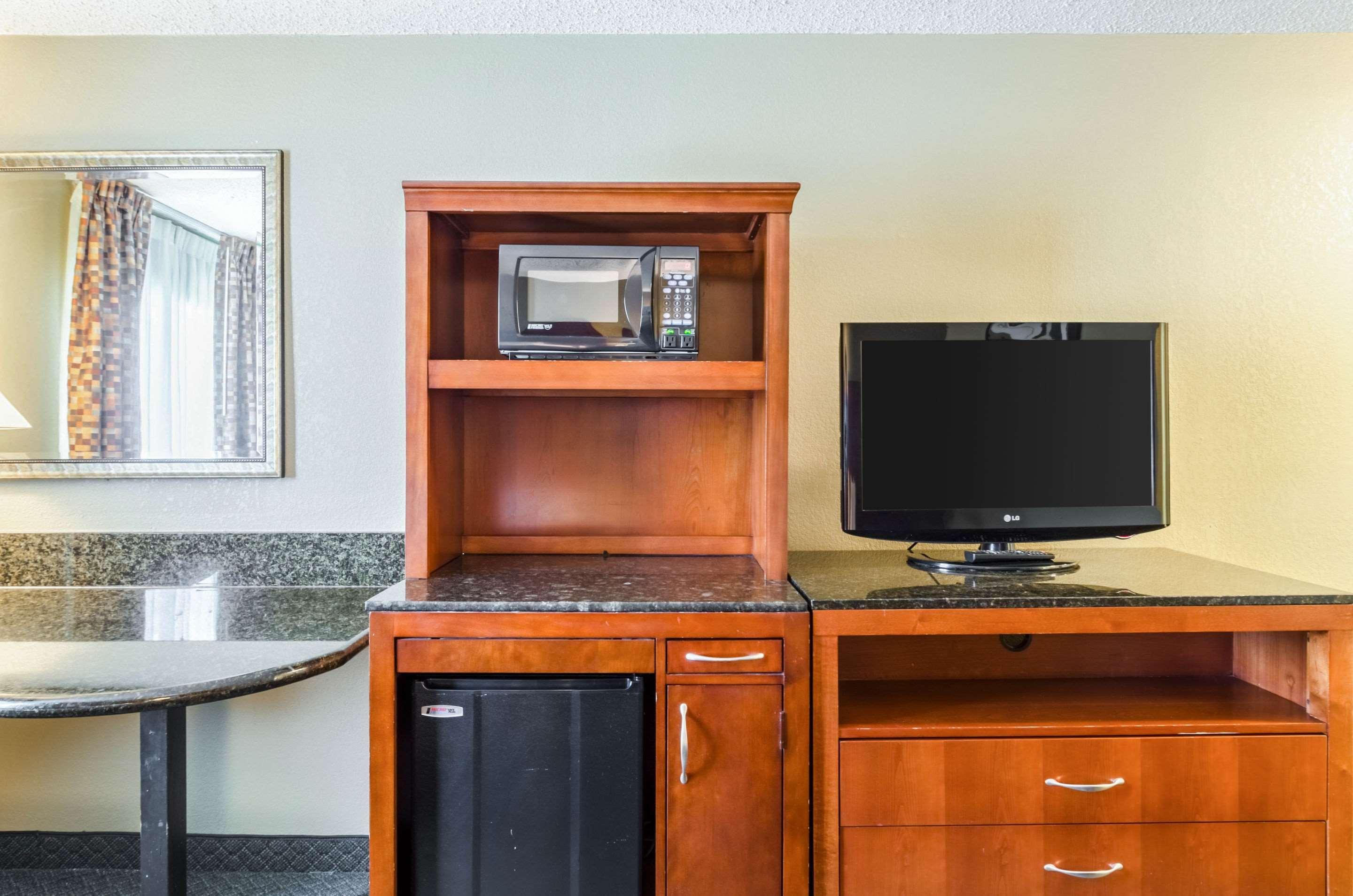 Quality Inn Chicopee-Springfield Exterior foto