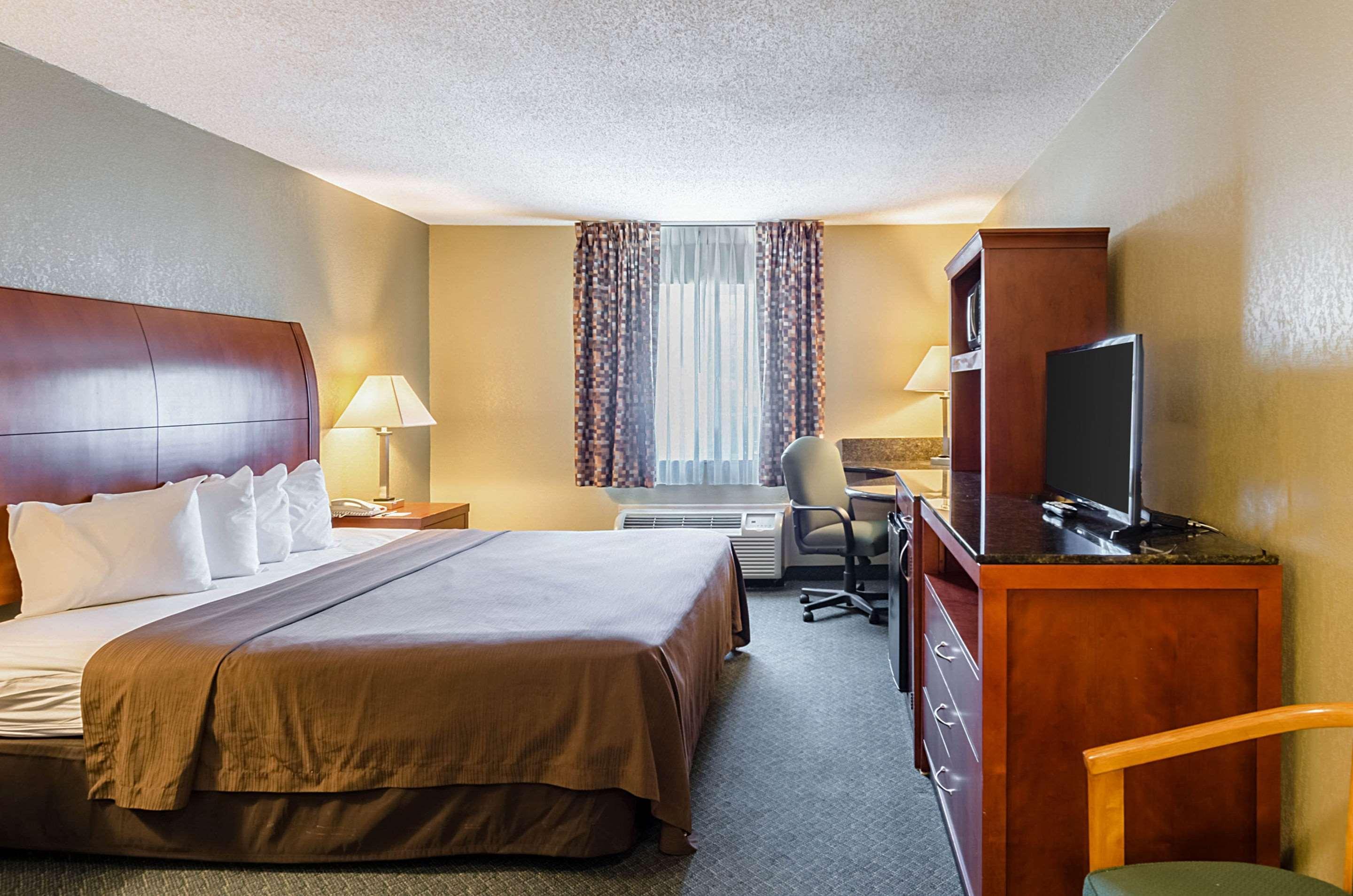 Quality Inn Chicopee-Springfield Exterior foto